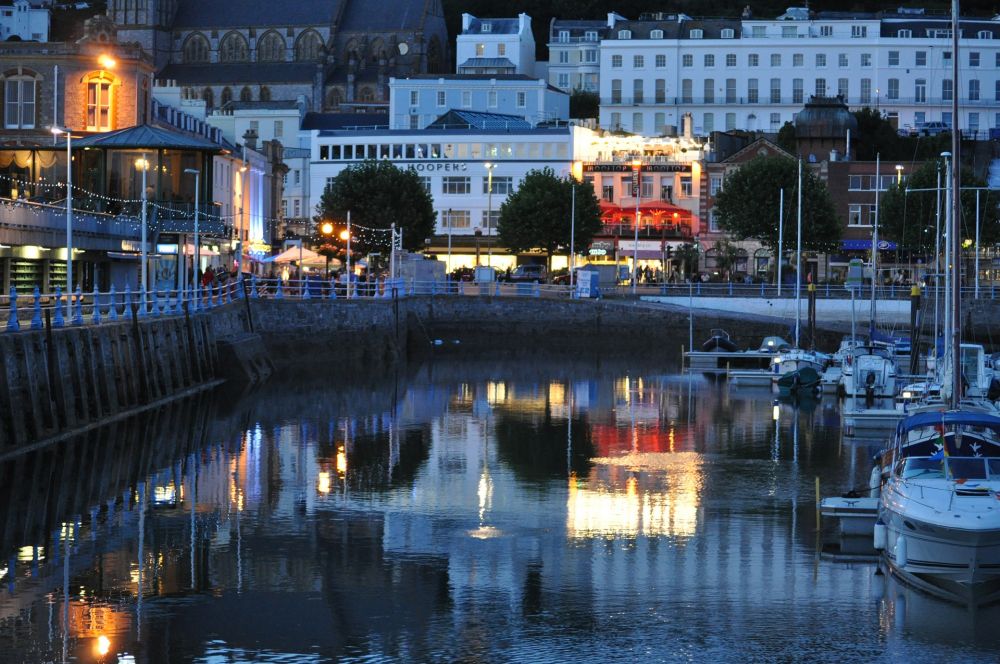 B&B Hotel Torquay with swimming pool seafront/harbour accommodation
